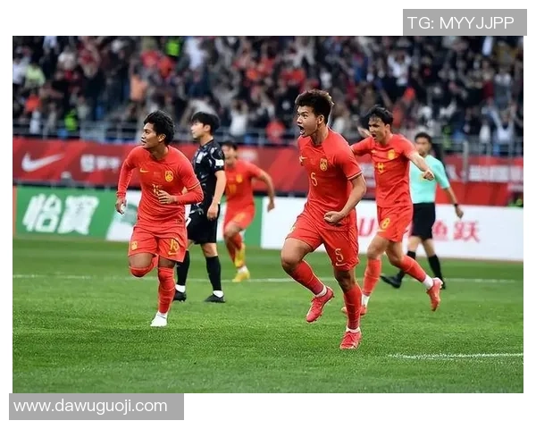 中国足球第一代球星的崛起与影响力:从拼搏到荣耀的奋斗历程 中国足球第一代球星的崛起与影响力:从拼搏到荣耀的奋斗历程