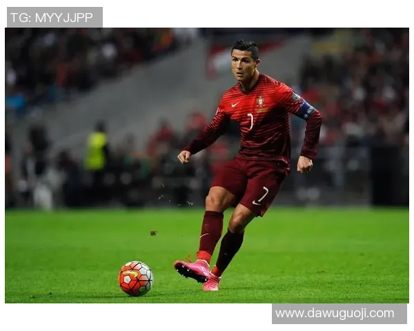 全球足球排名前三十名球员盘点:实力与风采并存的顶级球星解析 全球足球排名前三十名球员盘点:实力与风采并存的顶级球星解析