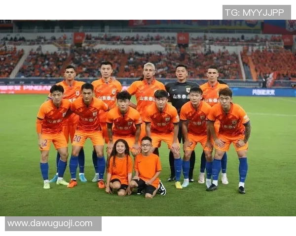 山东鲁能足球球星崛起之路 探秘球员成长背后的奋斗与荣耀 山东鲁能足球球星崛起之路 探秘球员成长背后的奋斗与荣耀